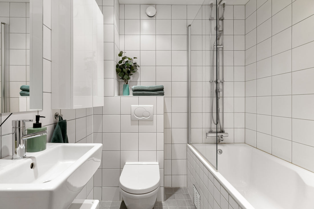 A bathroom with a toilet, sink, and bathtub