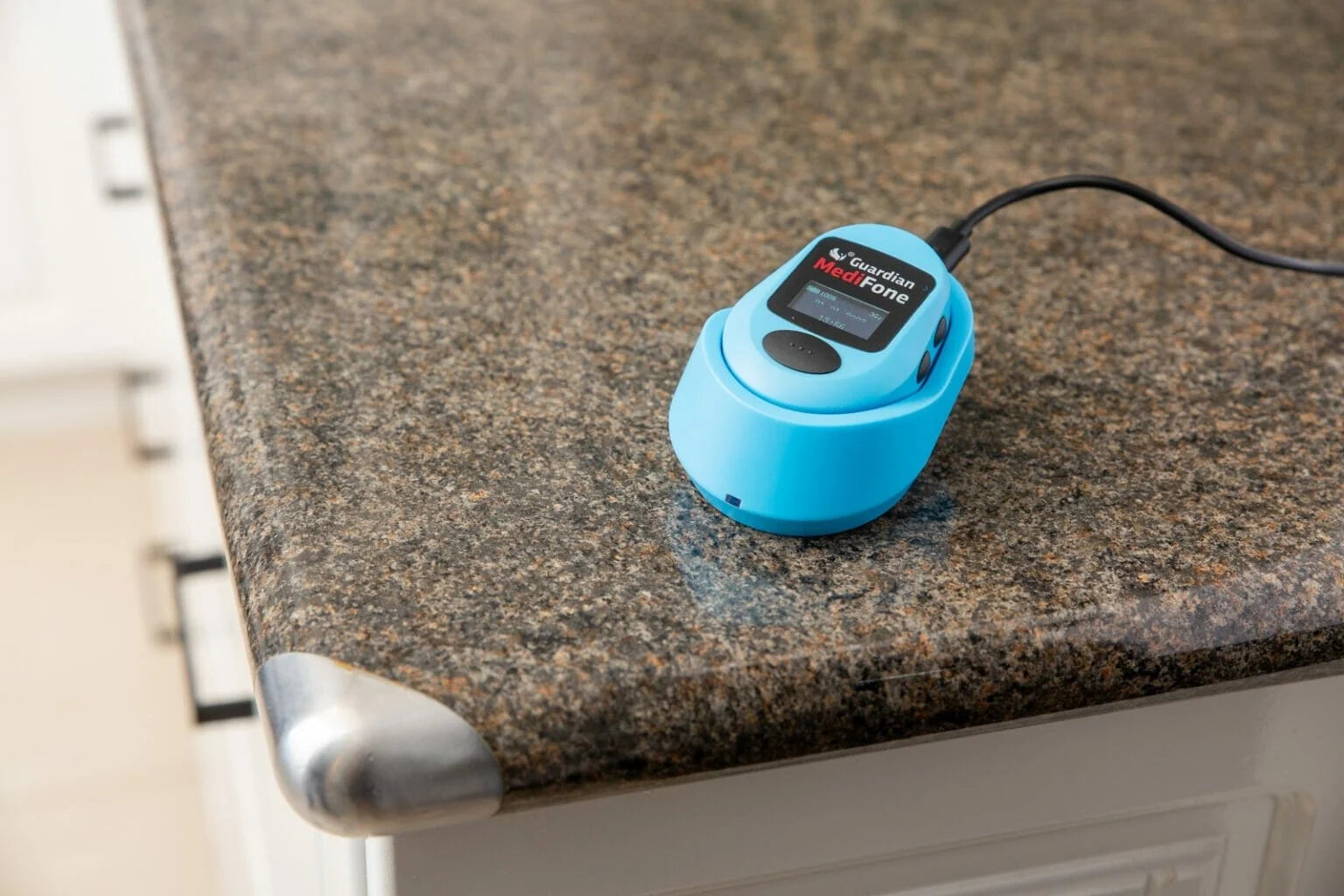 MediFone Personal Alarm Pendant With Fall Detection (4G VoLTE) - MediFoneFM - 4MOBILITY WA